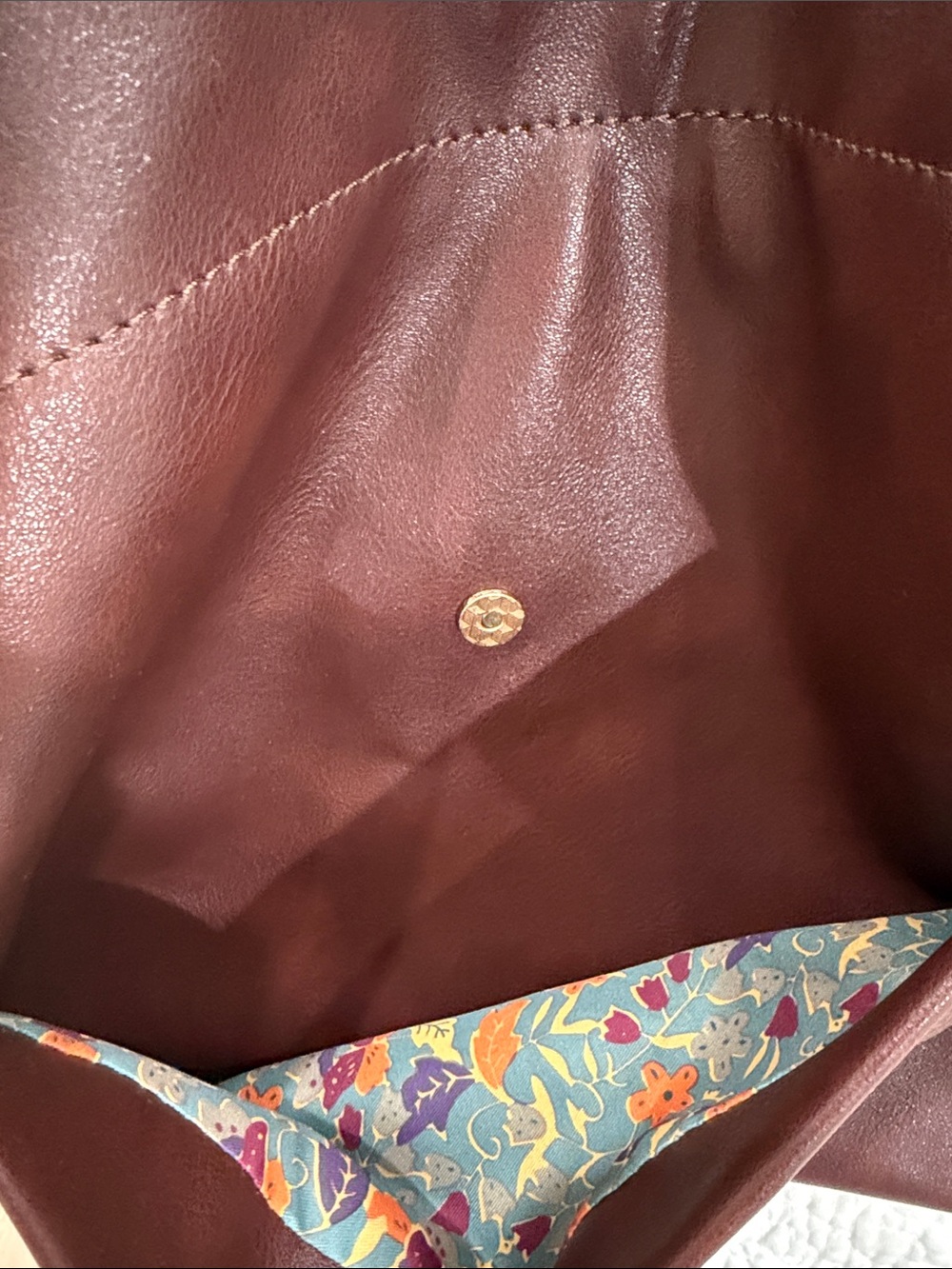 Everyday Leather-Feel Tote Bag in Deep Burgundy - Picture 8 of 10